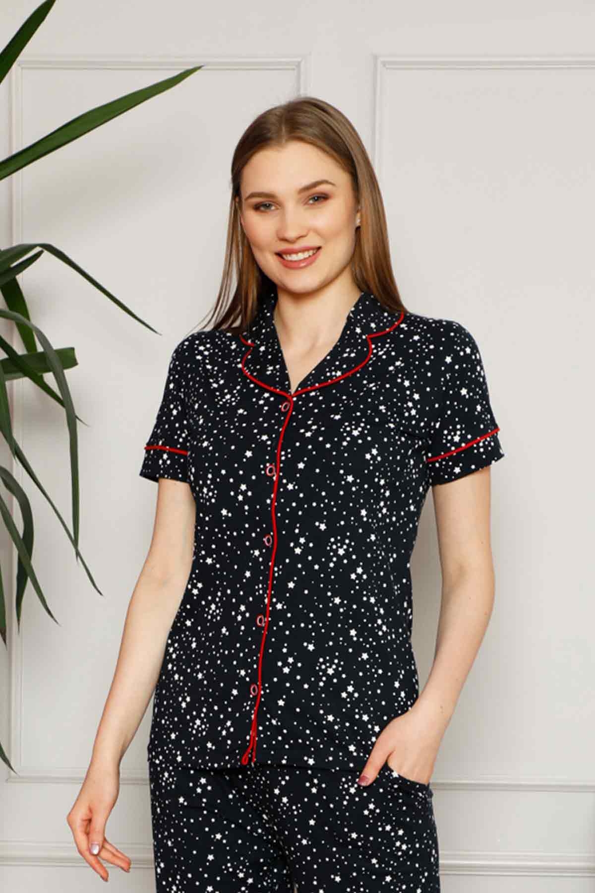 Kadın%20Pijama%20Takımı%20-%20Yıldız%20Desenli%20Önden%20Düğmeli%20Kısa%20Kollu%20Penye%202536KY