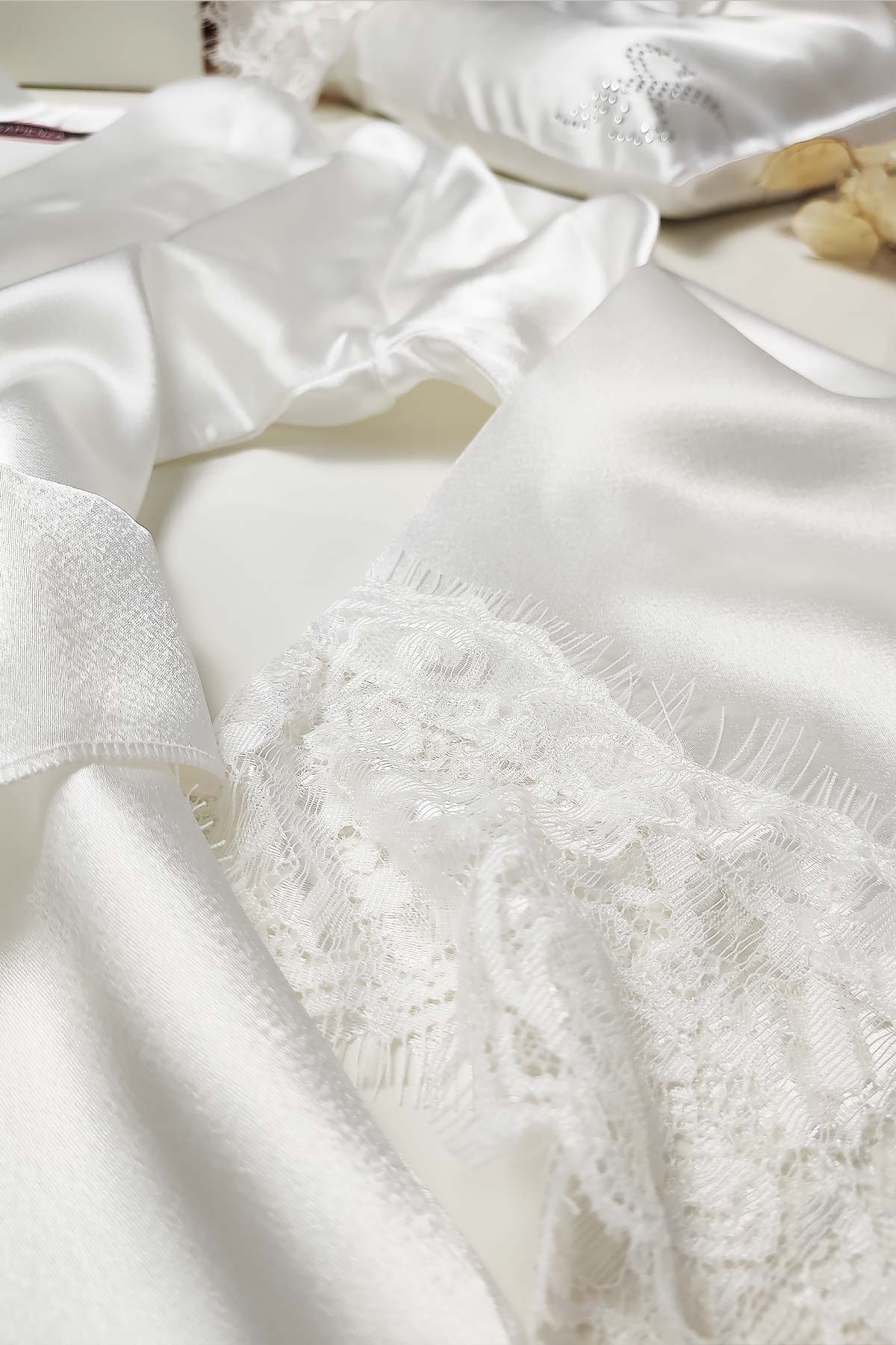 İpek%20Saten%208%20li%20Çeyizlik%20Pijama%20Seti%20-%20Beyaz%20Dantelli%20Sabahlık%20Gecelik%20Şort%208000MS
