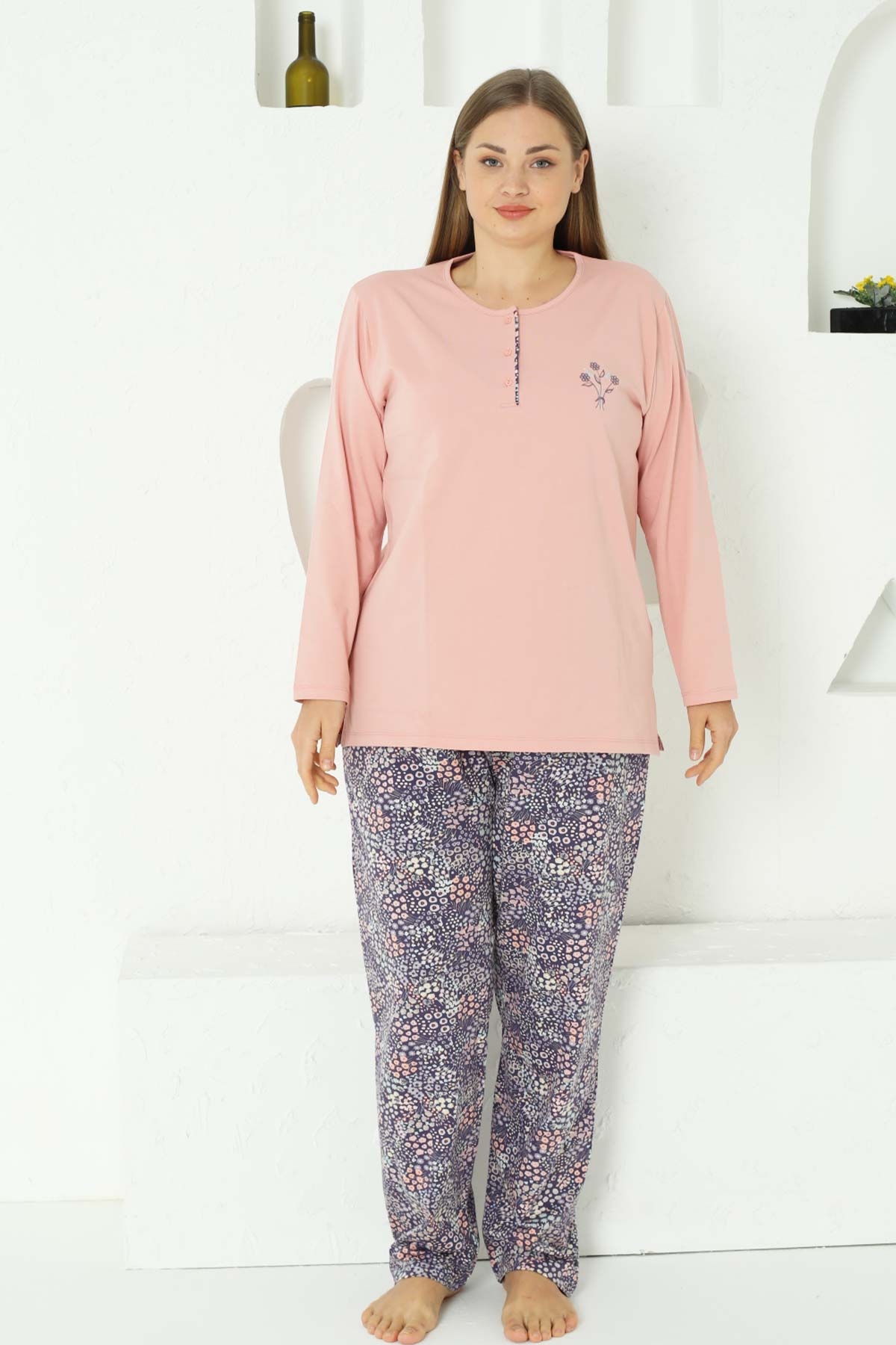 Çiçek%20Desenli%20Büyük%20Beden%20Kadın%20Pijama%20Takımı%20-%20Pudra%20Nakışlı%20Penye%202767UYB