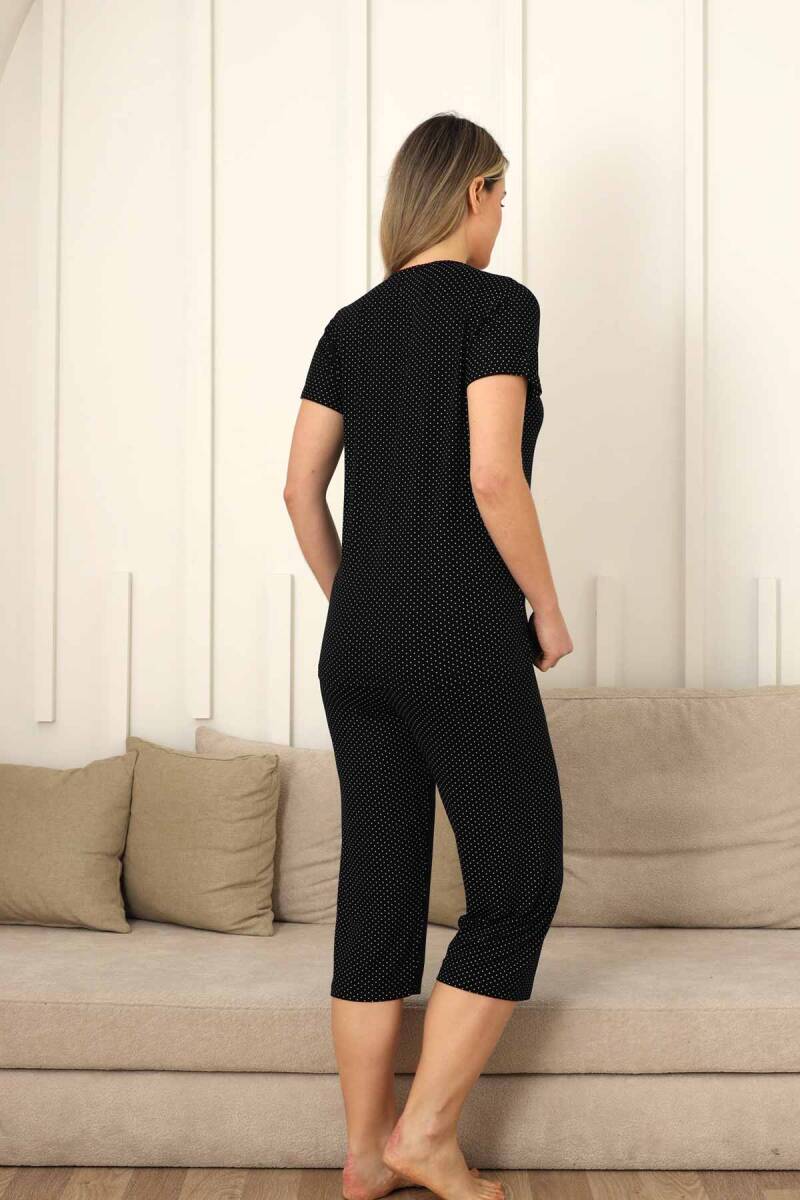 Fiyonklu%20Kadın%20Pijama%20Takımı%20-%20Siyah%20Puantiyeli%20Kapri%20Likralı%202828B