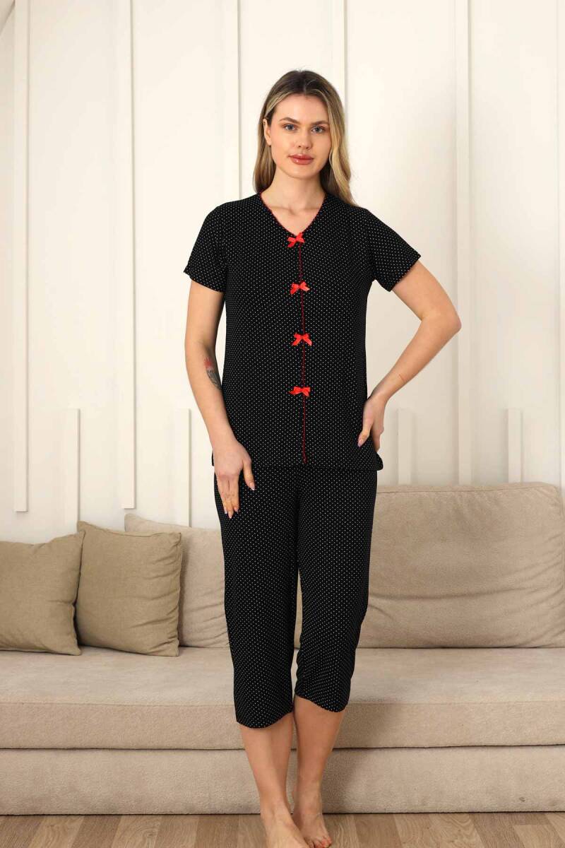 Fiyonklu%20Kadın%20Pijama%20Takımı%20-%20Siyah%20Puantiyeli%20Kapri%20Likralı%202828B