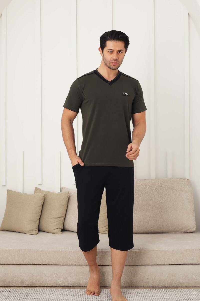 Erkek%20Pijama%20Takımı%20-%20Yeşil%20Arma%20Nakışlı%20Likralı%20V%20Yaka%20Bermuda%201212B