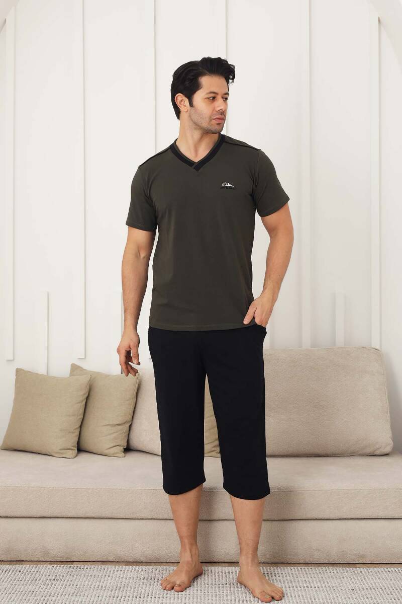 Erkek%20Pijama%20Takımı%20-%20Yeşil%20Arma%20Nakışlı%20Likralı%20V%20Yaka%20Bermuda%201212B