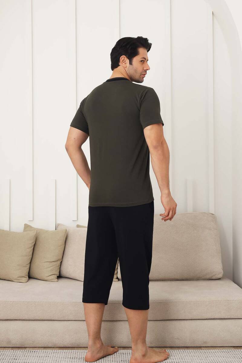 Erkek%20Pijama%20Takımı%20-%20Yeşil%20Arma%20Nakışlı%20Likralı%20V%20Yaka%20Bermuda%201212B
