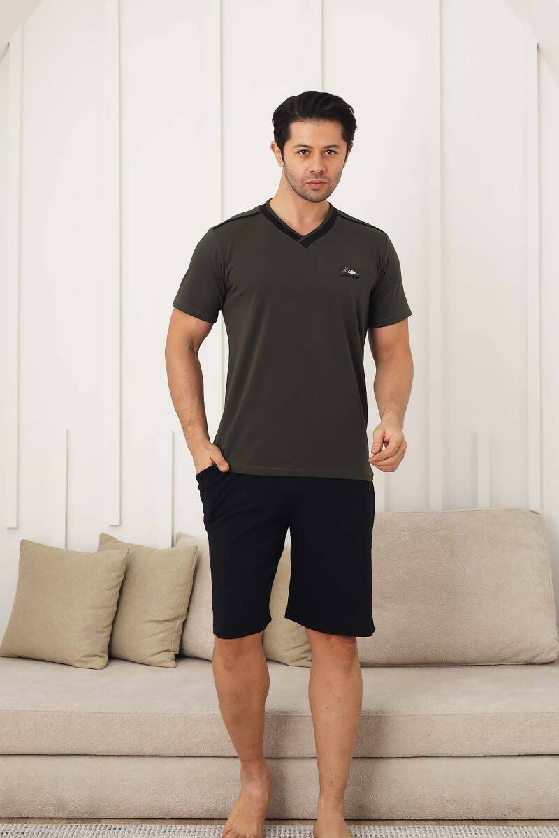 Erkek%20Pijama%20Takımı%20-%20Yeşil%20Arma%20Nakışlı%20Likralı%20V%20Yaka%20Şort%20Takım%201212ŞT
