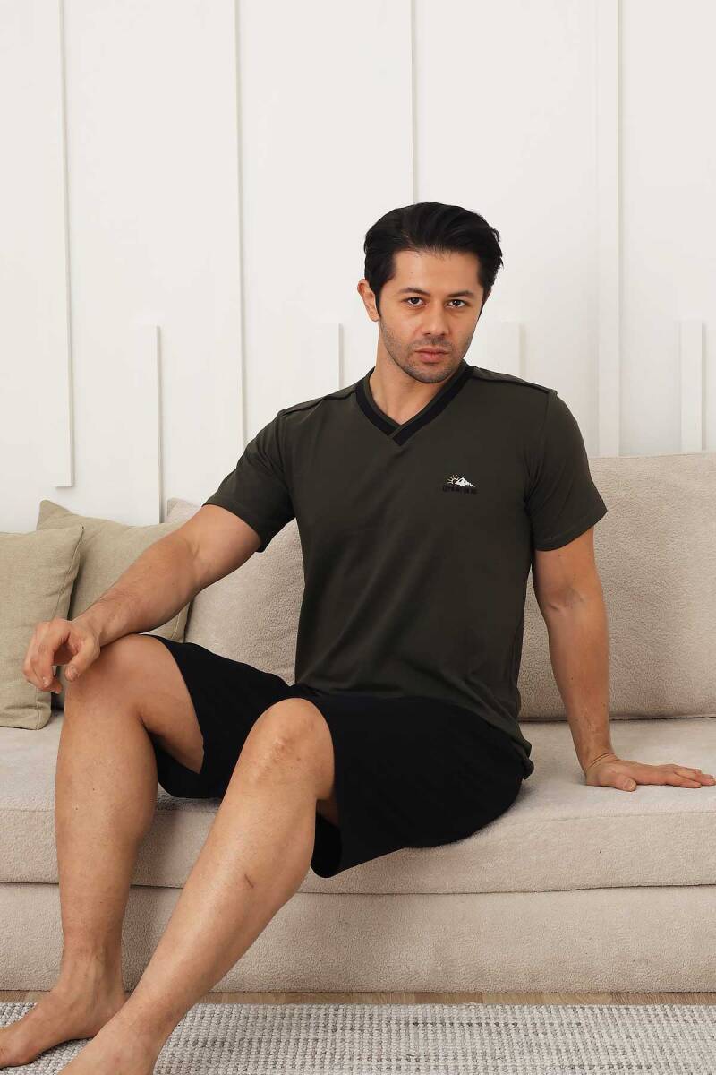 Erkek%20Pijama%20Takımı%20-%20Yeşil%20Arma%20Nakışlı%20Likralı%20V%20Yaka%20Şort%20Takım%201212ŞT