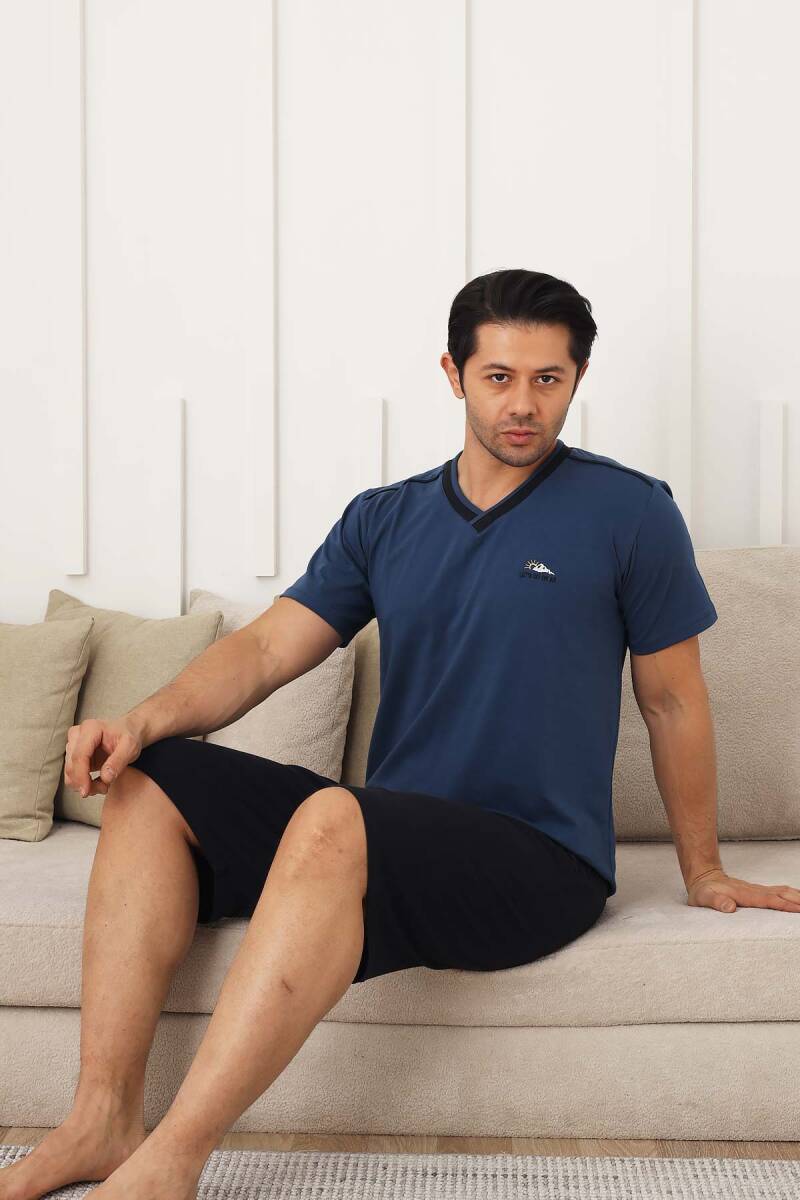 Erkek%20Pijama%20Takımı%20-%20İndigo%20Arma%20Nakışlı%20Likralı%20V%20Yaka%20Şort%20Takım%201212ŞT