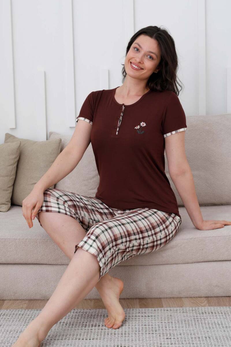 Ekoseli%20Kadın%20Pijama%20Takımı%20-%20Kahverengi%20Nakışlı%20Likralı%20Bermuda%202834B
