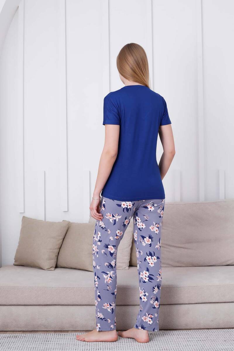 Çiçek%20Desenli%20Kadın%20Pijama%20Takımı%20-%20V%20Yaka%20Likralı%20Viskon%20Kısa%20Kollu%202837KY