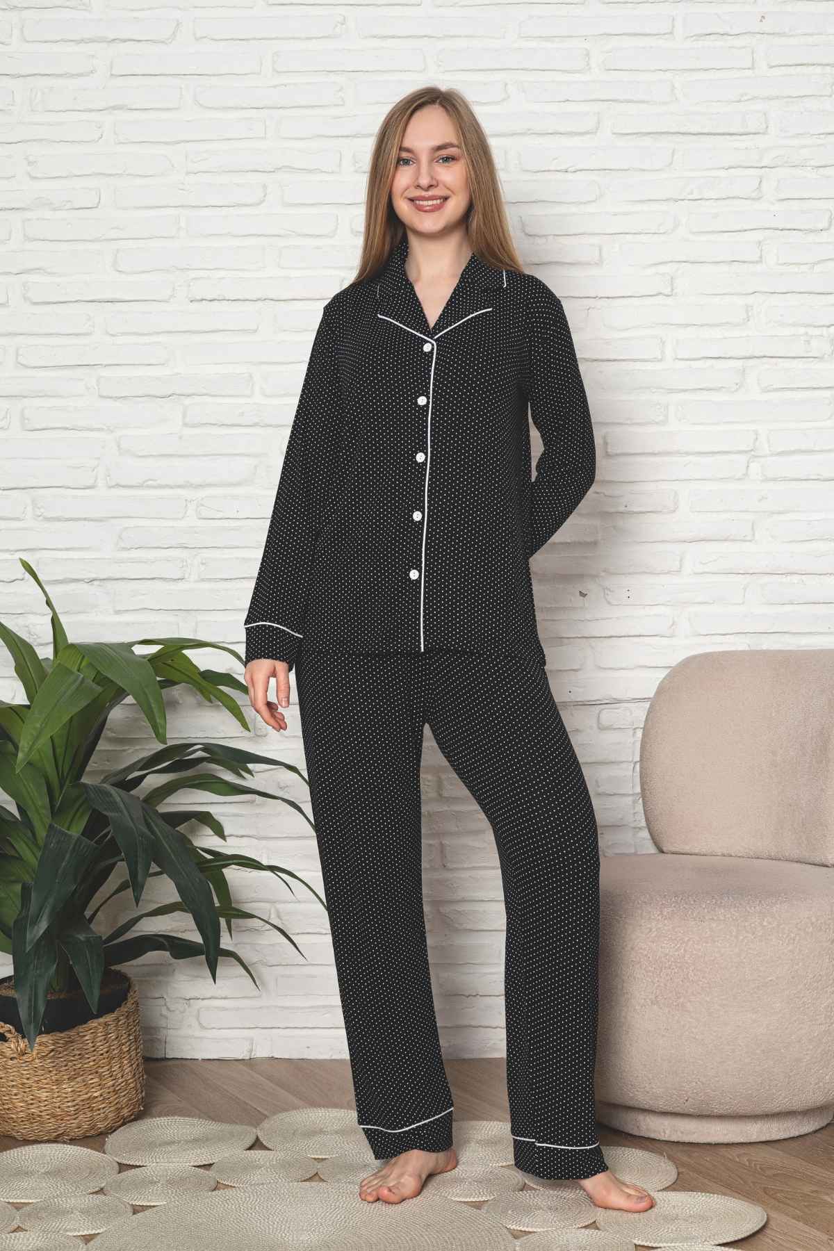Kadın Pijama Takımı - Siyah Puantiyeli Önden Düğmeli Uzun Kollu Likralı Viskon 2888UY