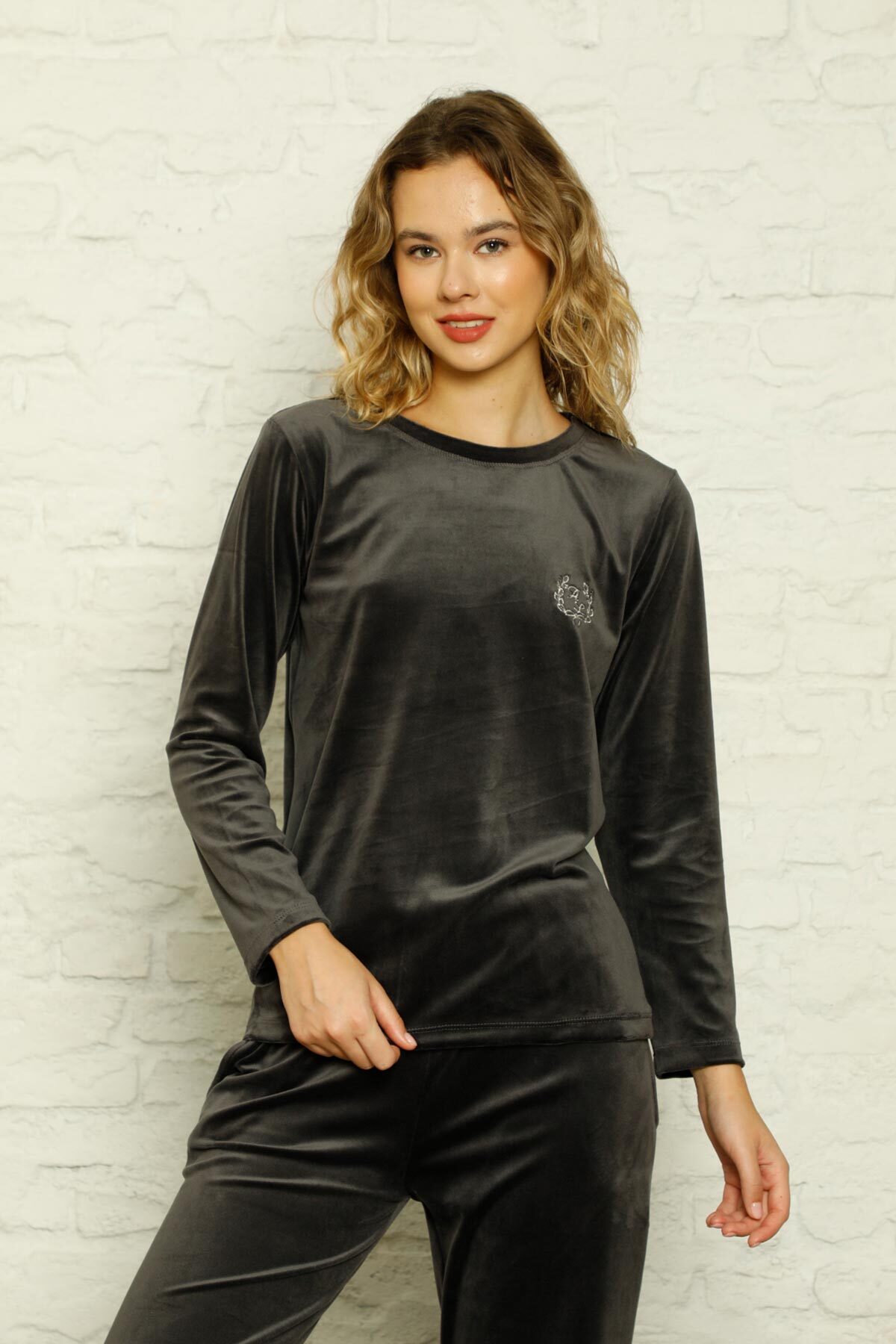 Kadife Kadın Pijama Takımı - Füme Nakış Desenli Cepli Süper Soft Kumaş 2598UK