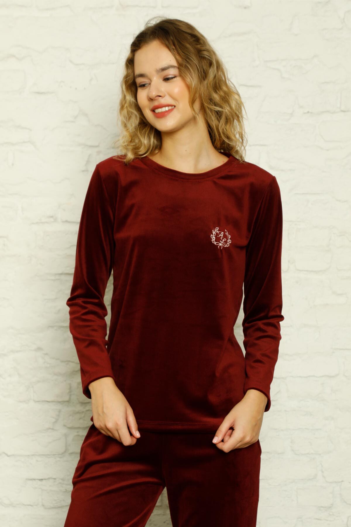 Kadife Kadın Pijama Takımı - Bordo Nakış Desenli Cepli Süper Soft Kumaş 2598UK