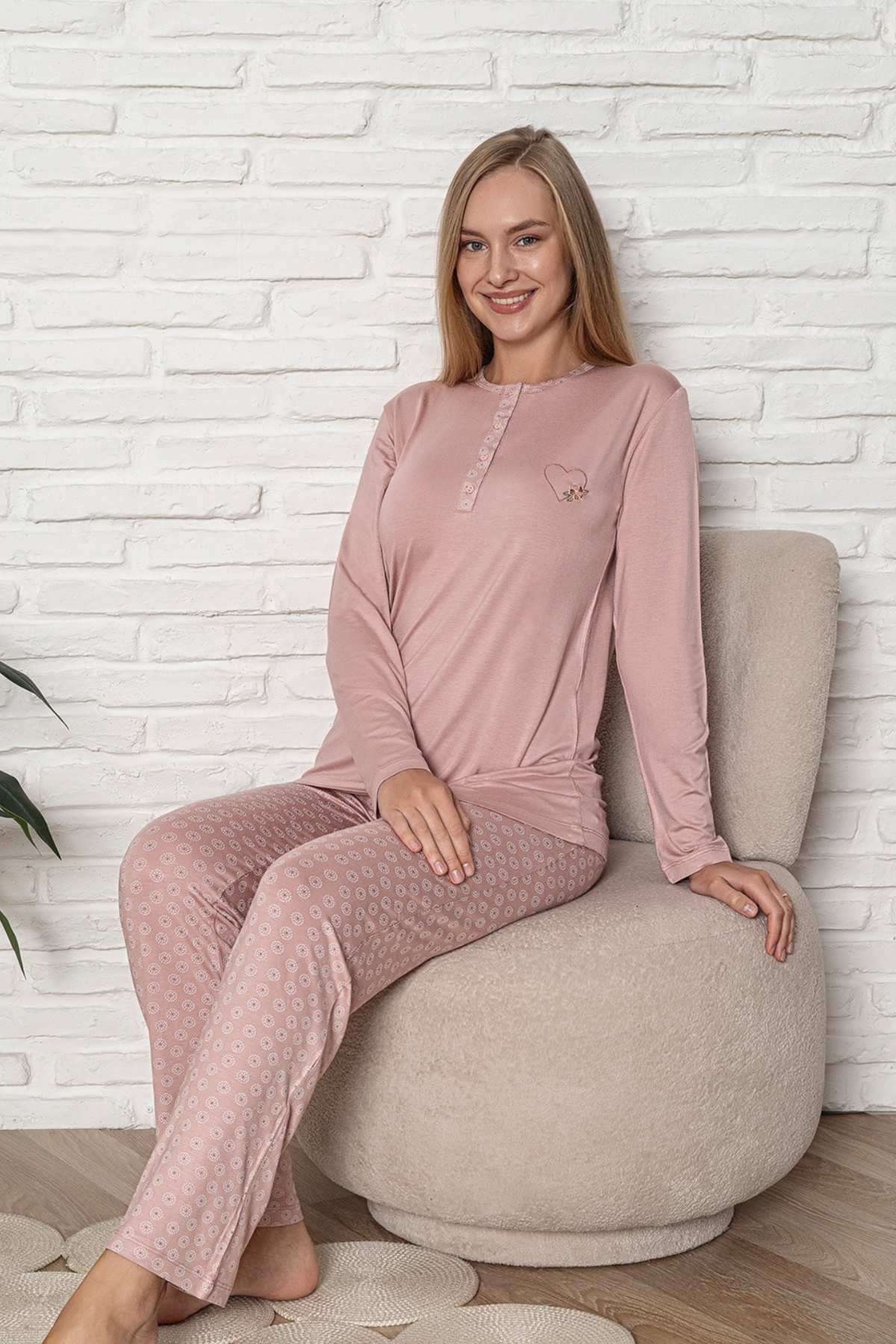 Kadın Pijama Takımı - Pudra Nakış Detaylı Uzun Kol Likralı Viskon 2924UY