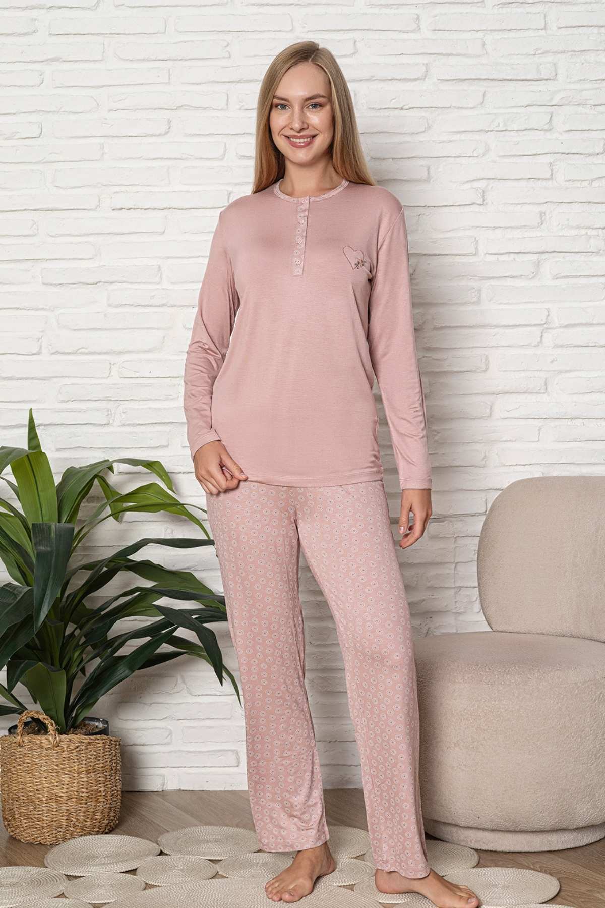 Kadın Pijama Takımı - Pudra Nakış Detaylı Uzun Kol Likralı Viskon 2924UY