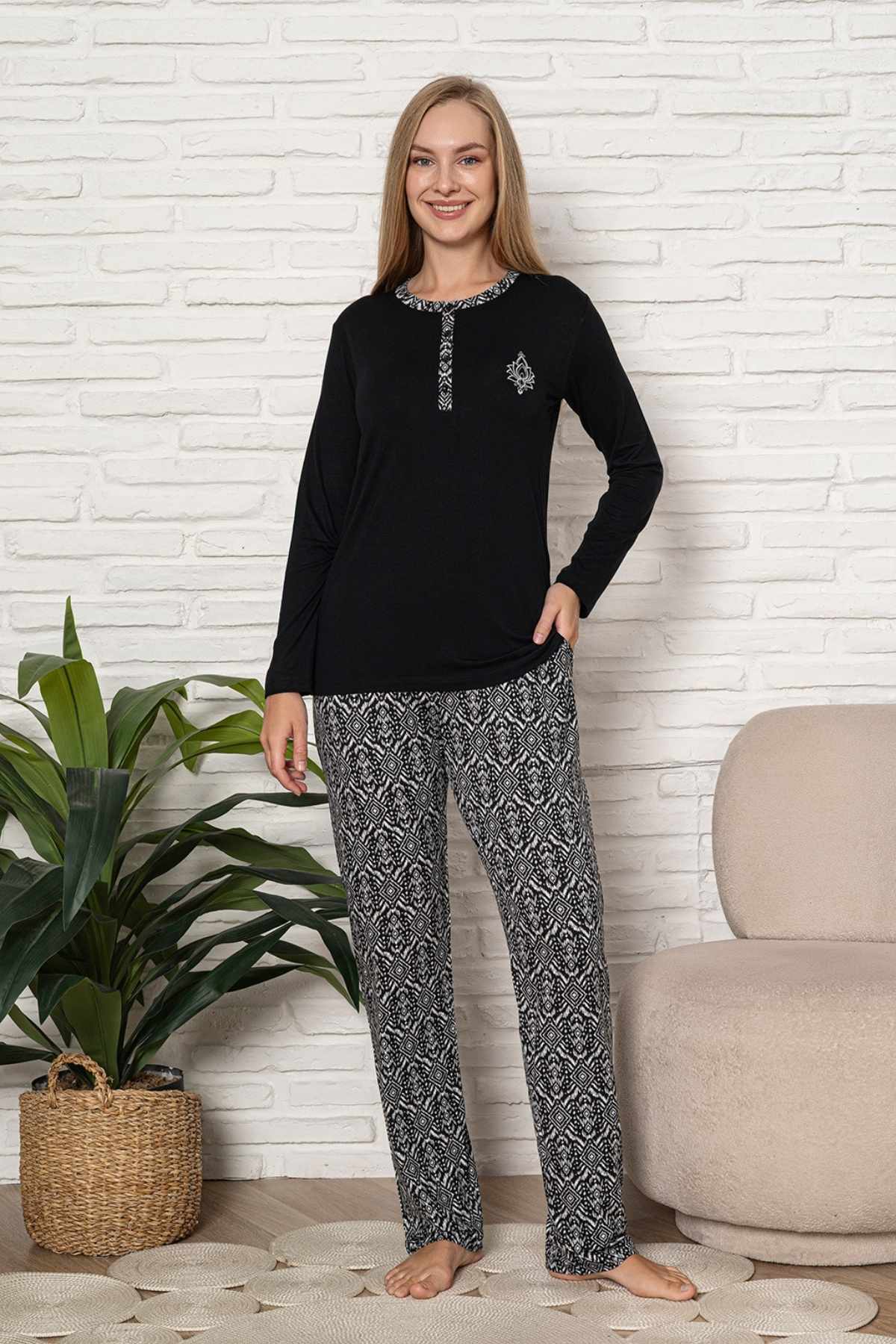 Kadın Pijama Takımı - Siyah Etnik Desen Uzun Kol Likralı Kumaş 2923UY