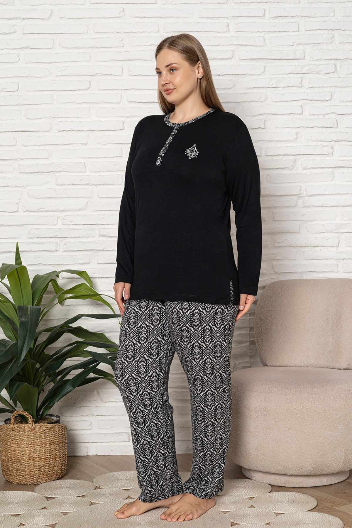 Büyük Beden Kadın Pijama Takımı - Siyah Etnik Desen Uzun Kol Likralı Kumaş 2923UYB