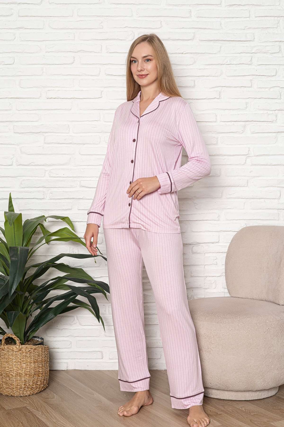 Önden Düğmeli Kadın Pijama Takımı - Pembe Çizgili Desenli Uzun Kol Likralı Rink Viskon 2507UY